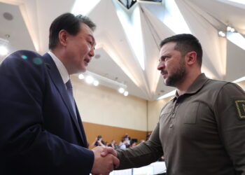 尹 “우크라 재건 기회달라? 전쟁 중 예의 아냐” 일축