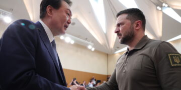 尹 “우크라 재건 기회달라? 전쟁 중 예의 아냐” 일축