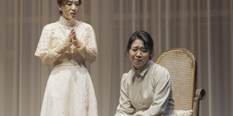 살아도 도무지 산 것 같지 않은 나날들… 웃음 뒤 배어나는 상실[연극리뷰]