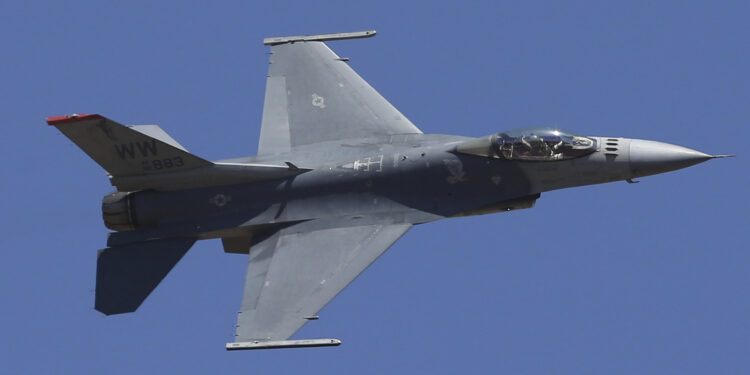 F-16, 러시아까지 진격? 선 지킬까…바이든 “젤렌스키가 약속” 확전 경계