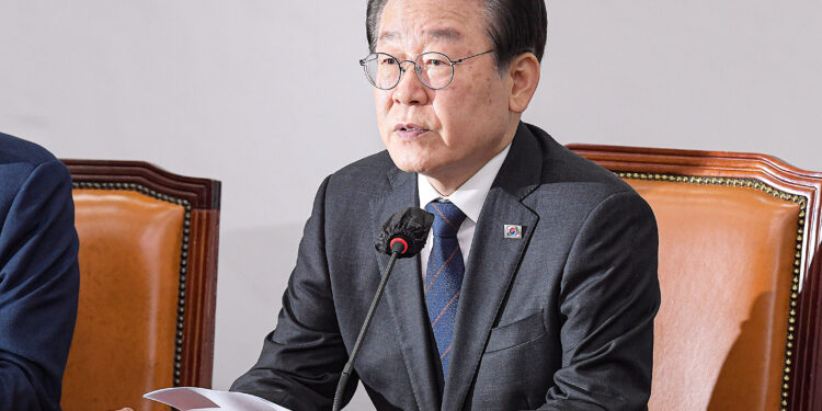 이재명, 盧 14주기 “당신 따라 여기까지 왔다…멈추지 않겠다”