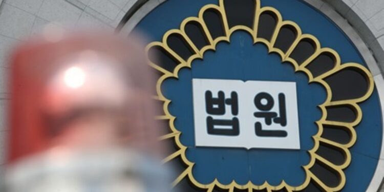 남편 내연녀 가게 앞서 ‘불륜하지 맙시다’ 피켓 시위…법원, 명예훼손 무죄