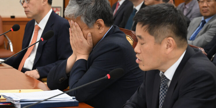 尹, 방통위원장 면직 재가 임박… 한상혁 “법적 대응” 버티기