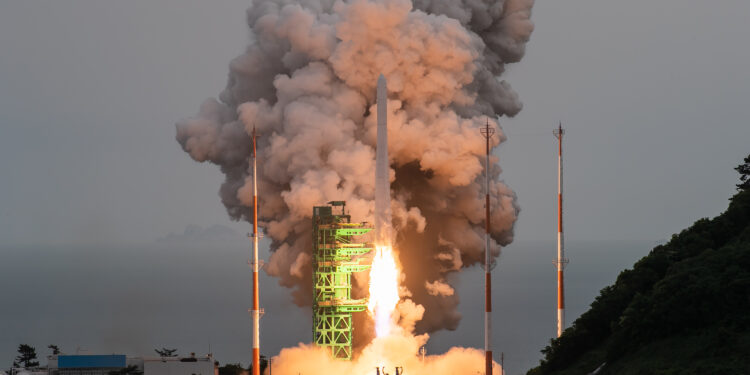 누리호 한 번 멈췄지만 세번째도 성공적으로 날았다 [누리호 3차 발사]