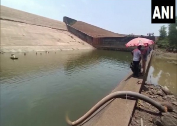 “빠뜨린 휴대폰에 민감 정보” 저수지 물 210만ℓ 빼낸 인도 공무원