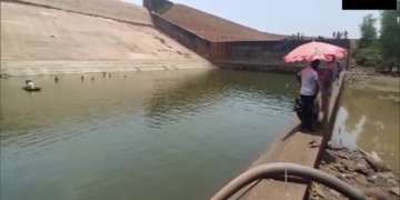 “빠뜨린 휴대폰에 민감 정보” 저수지 물 210만ℓ 빼낸 인도 공무원