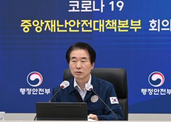 코로나 확진 학생 5일 결석해도 출석 인정…자가진단 앱 안 쓴다