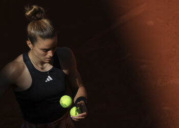 WTA 세계 8위 사카리, 무호바 늪서 또 허우적