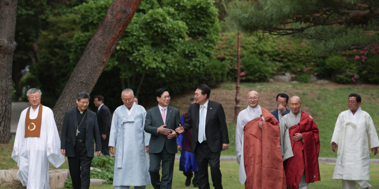 尹 “종교계 연대정신은 사회의 버팀목”