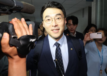 17일만에 나타난 김남국 “수상한 거래? 터무니없어”