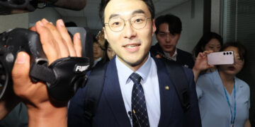 17일만에 나타난 김남국 “수상한 거래? 터무니없어”