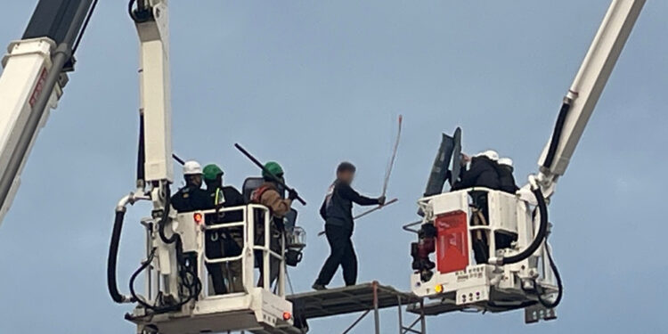 광양 고공농성 진압에 간부 머리 다쳐… 한국노총 “대정부 투쟁”
