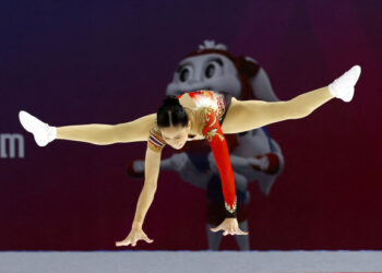 [포토] 환상적인 에어로빅 체조 연기