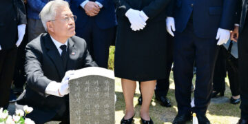 [포토] 문재인 전 대통령, 퇴임 후 첫 5·18 참배