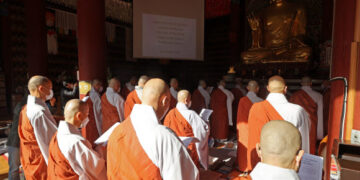 “아이가 둘” 유명 스님 위장 이혼 논란…출판계 손절