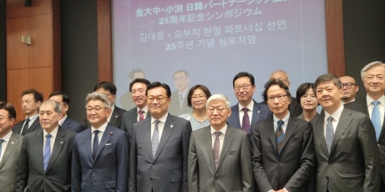 스가 전 총리 “한일 관계 발전은 지역 전체의 이익”