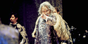 다음은 없다, 무대 위 ‘최고령 리어왕’