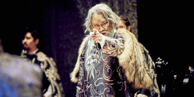 다음은 없다, 무대 위 ‘최고령 리어왕’