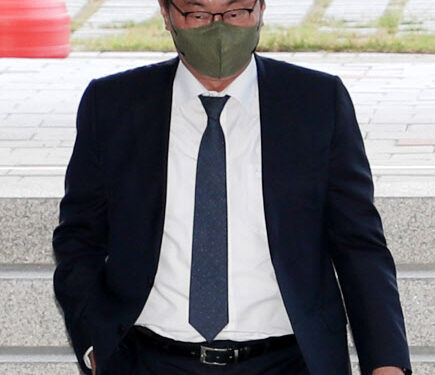 ‘대북송금’ 이화영, ‘뒷돈’ 의혹 추가 제기…검찰 측근 소환 조사