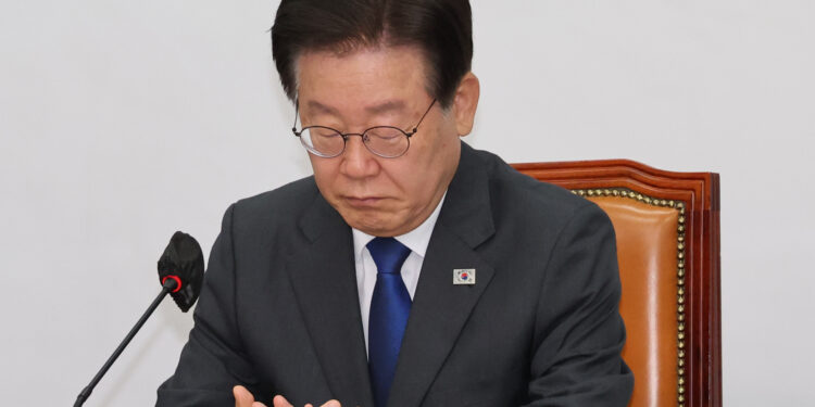 이재명 ‘무한 책임’에…비명계 “알맹이 없어” 친명계 “충분히 사과”