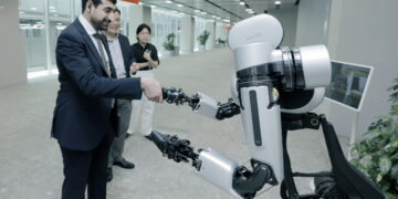 UAE 샤르자 왕자도 방문… 오일머니가 애정하는 ‘네이버 1784’