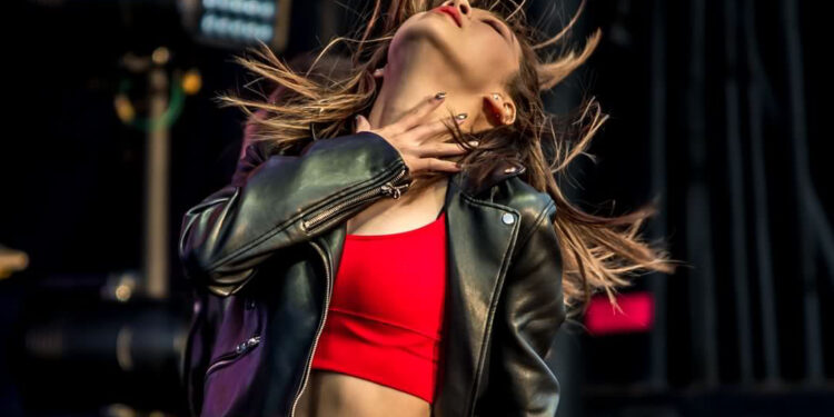 “대형 콘서트 방불” 1만 5000명 들썩… 오타와를 홀리다