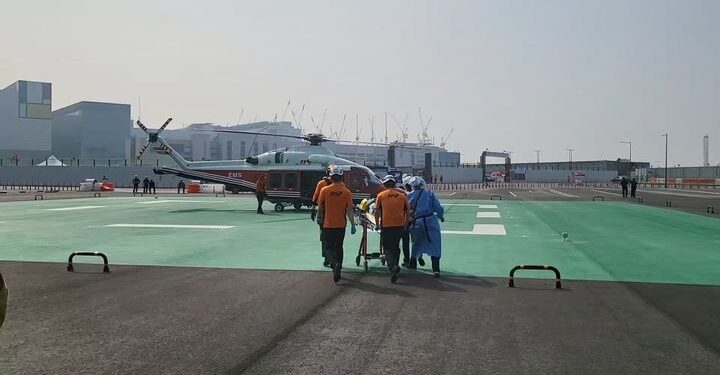 12층서 추락한 3세 아이 ‘무사’…“나무가 충격 완화”