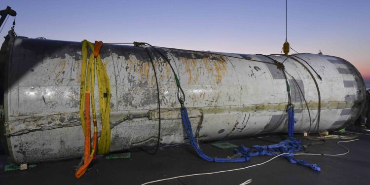 [속보] 군, 북한 발사체 15일만에 인양 성공