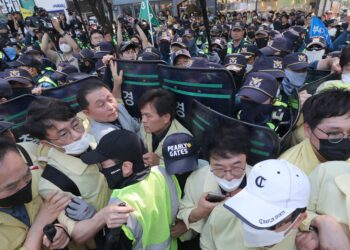 퀴어축제 현장 찾은 홍준표 “대구경찰청장 책임 묻겠다”… 경찰은 “시가 무리한 행정대집행”