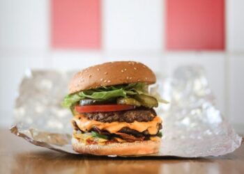 ‘파이브가이즈’ 상륙… 김동선 “경쟁상대 없다”