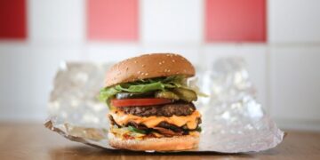 ‘파이브가이즈’ 상륙… 김동선 “경쟁상대 없다”