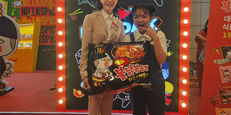 베트남서 ‘불닭’ 알린 삼양식품…‘올해 200억원 수출 목표’