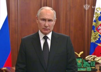 [속보] 푸틴 “등에 칼 꽂은 반역”…英 “바그너, 모스크바 향해 진격중”