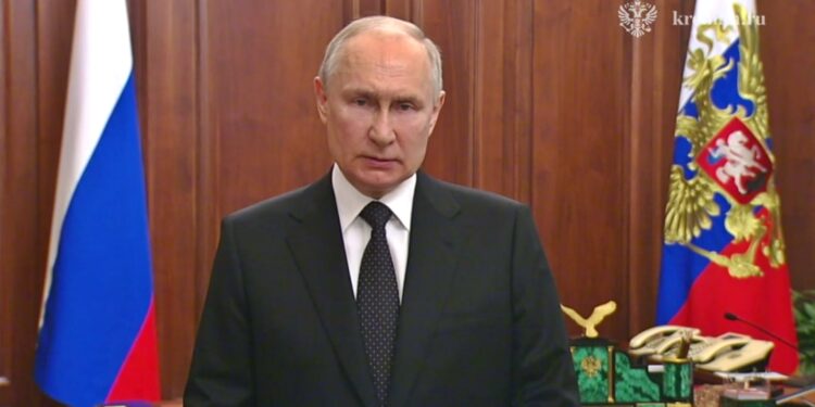 [속보] 푸틴 “등에 칼 꽂은 반역”…英 “바그너, 모스크바 향해 진격중”