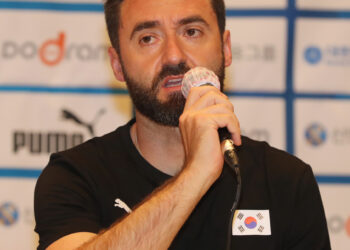 ‘20연패 늪’ 여자배구… 안방서 1승 챙길까