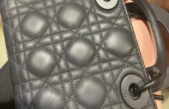 “명품백에 액체, 700만원 물어내” 알바생에 ‘전액 배상’ 요구한 손님