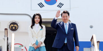 [포토] 윤석열 대통령 내외, 프랑스·베트남 순방 출국