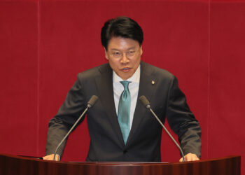 장관들 이어 장제원도 위원장 걸고 ‘최후통첩’…과방위 앞날은