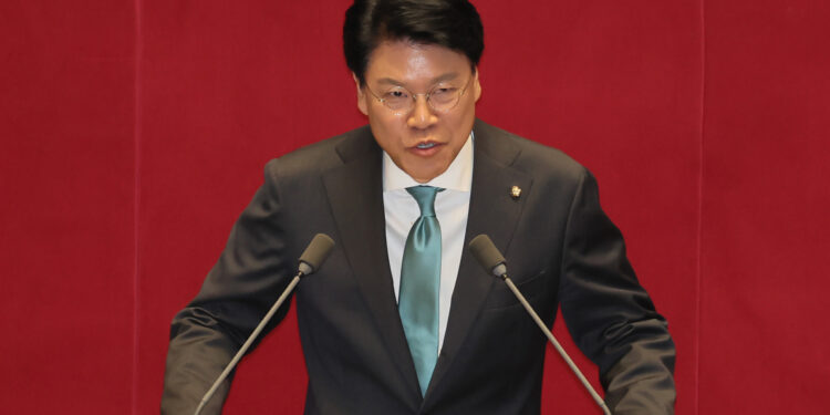 장관들 이어 장제원도 위원장 걸고 ‘최후통첩’…과방위 앞날은