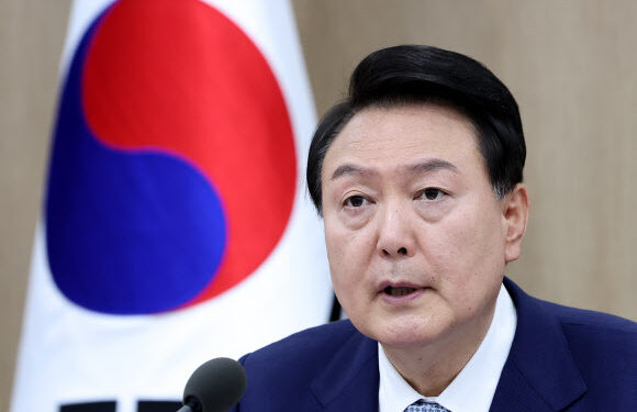 윤 대통령 “저 말고 헌법정신에 충성하십시오” 신임 차관들에 당부