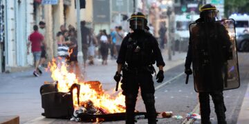 佛 ‘알제리계 청년 사망’ 시위 격화… 마크롱, 獨 국빈방문 취소