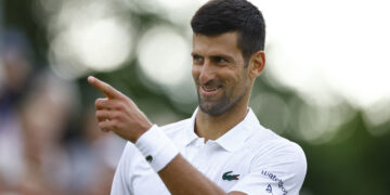 ‘테니스 제왕’ 조코비치, 윔블던 5연패 강서브