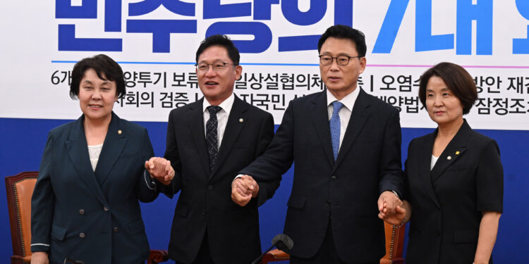 與 ‘광우병 시위’ 주도자 특강 열자…野, 정의당과 ‘2+2 회동’으로 맞불