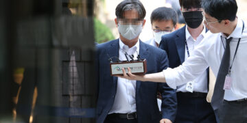 ‘민주당 돈 봉투 의혹’ 박용수 전 실장 구속…송영길 턱밑까지 온 檢 수사