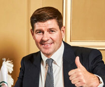 오일 머니, 제라드 지휘봉도 ‘덥석’