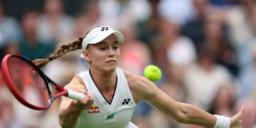‘디펜딩 챔프’ 리바키나, 가뿐하게 2회전 스매싱