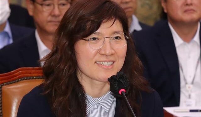 ‘국회 데뷔전’ 장미란 차관…여야 “기대 커” “선수 귀감”