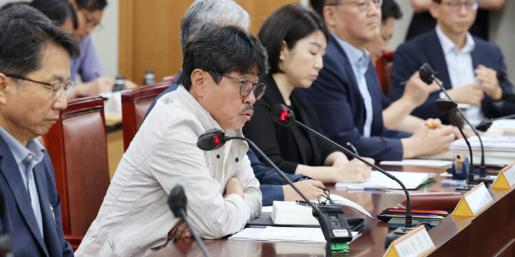 ‘1만 2000’ vs ‘9700원’, 최저임금 이견 속 공익위원 ‘중재안’에 관심