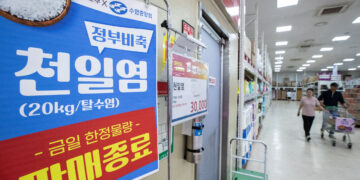 “한국 마트서 소금 사라져…日 오염수 방류 전 사재기” (CNN)