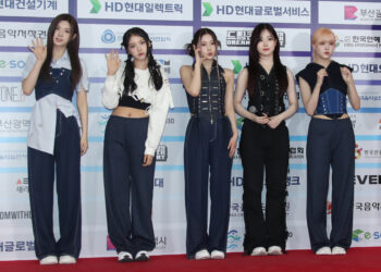 걸그룹 무대 중 ‘화재+드론사고’…“막내 머리 쥐어뜯어”